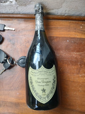 Шампанско Dom Perignon 2000 като ново