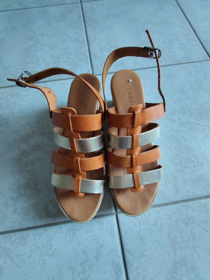 Labrini leather platform sandals brown with gold straps