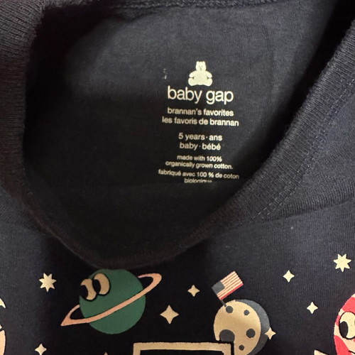 Gap t-shirt dark blue like new for 5 years old