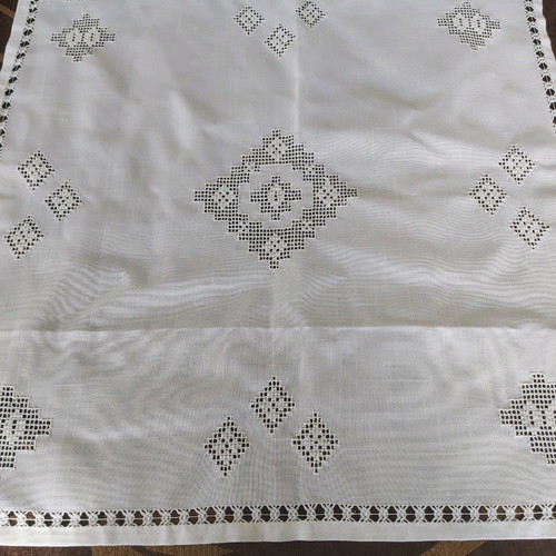 Square 60×60 white filet lace