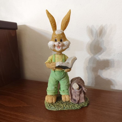 Decorative rabbit set like new with spring