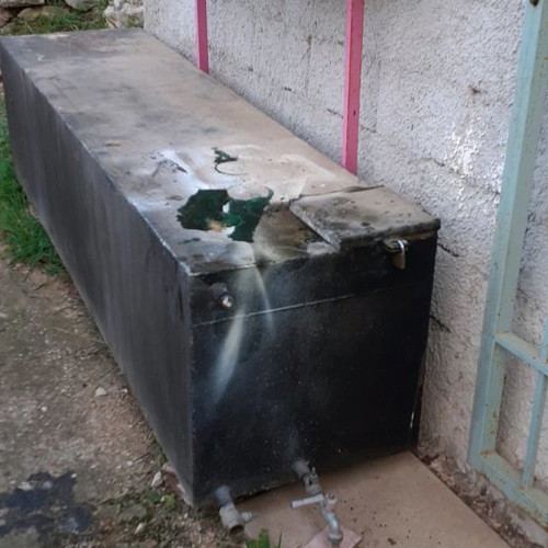 Used metal oil tank 500 liters with tap and lock