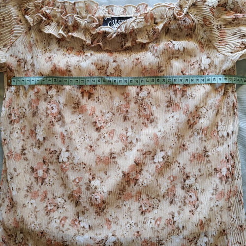 Women's floral off-shoulder top like new, size M-L, beige pink