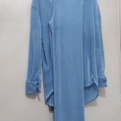 Satin pleated set like new, sky blue color