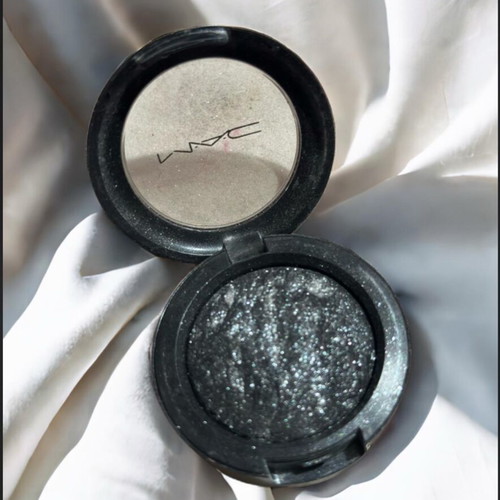 Mac Cinderfella eyeshadow almost new, used once