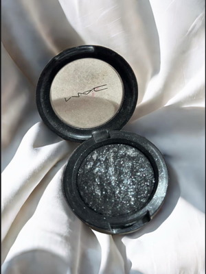 Mac Cinderfella eyeshadow almost new, used once