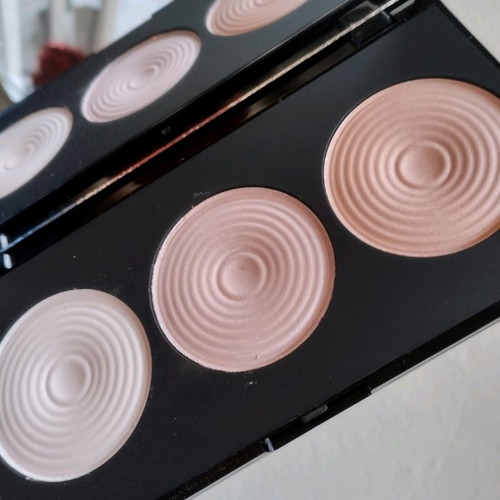 Revolution Highlighters Palette New with 3 Shades