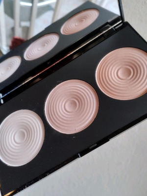 Revolution Highlighters Palette New with 3 Shades