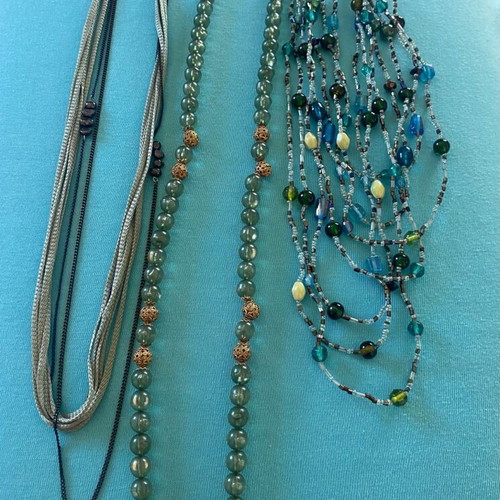 Necklaces like new, set of 3 pieces