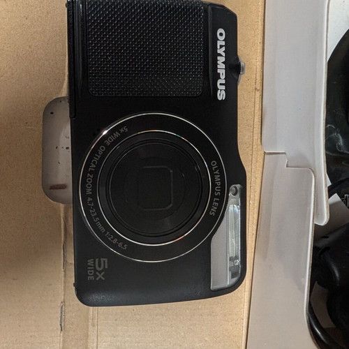 Olympus VG VG-170 camera like new, full set