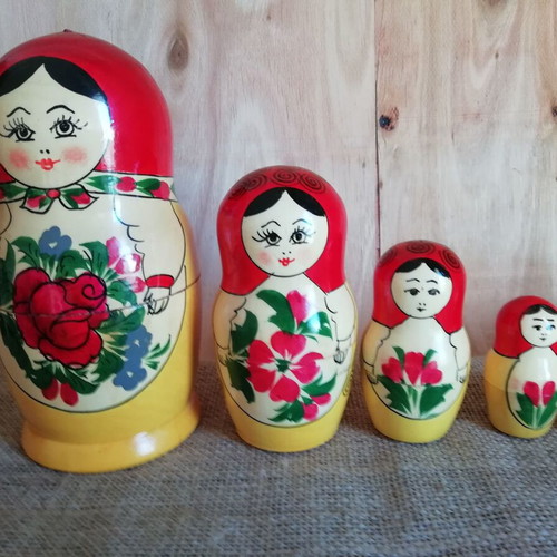 Vintage wooden Babushka 5 dolls like new