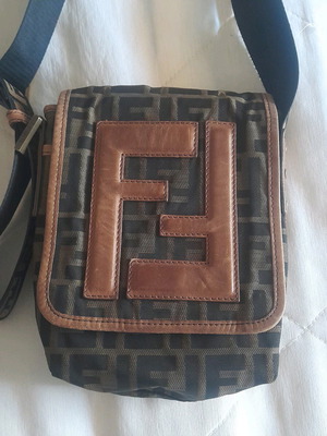 Fendi τσαντάκι χιαστί σαν καινούργιο, ύφασμα με δέρμα μαύρο και καφέ