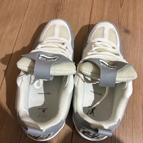 Louis Vuitton Skates Grey shoes like new, size 44