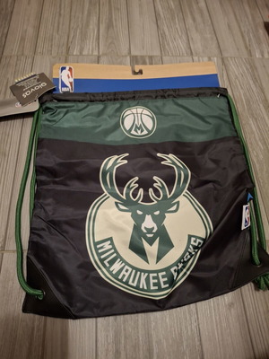 Milwaukee Bucks Back Me Up Shoe Bag new with tags