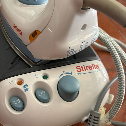 Stirella steam iron like new