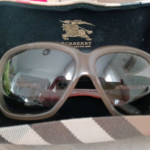 Burberry women's sunglasses like new, beige