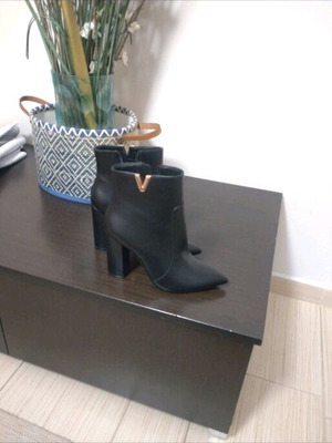 Diamond Supply black ankle boots like new, size 39