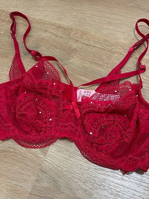 Hunkemöller bra new red size B80