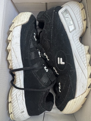 Fila women's athletic shoes used, size 36, white beige