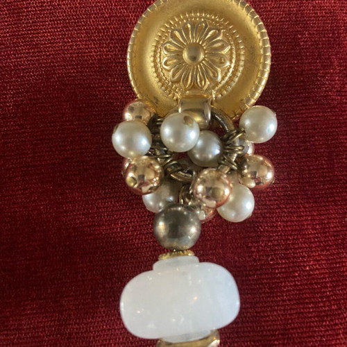 Vintage dangling earrings like new, gold tone with pearls