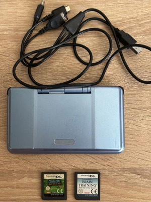 Nintendo DS Fat console with 2 games and USB charger