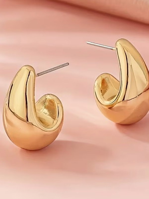 Минималистични обеци нови с златно покритие и извито оформление