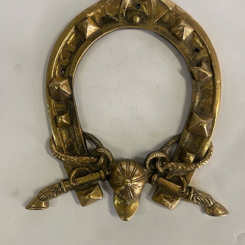 Brass horseshoe with horse and jockey details new