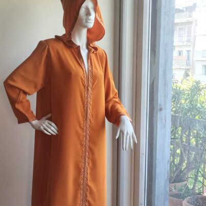 Kaftan vintage with hood and embroidery, like new