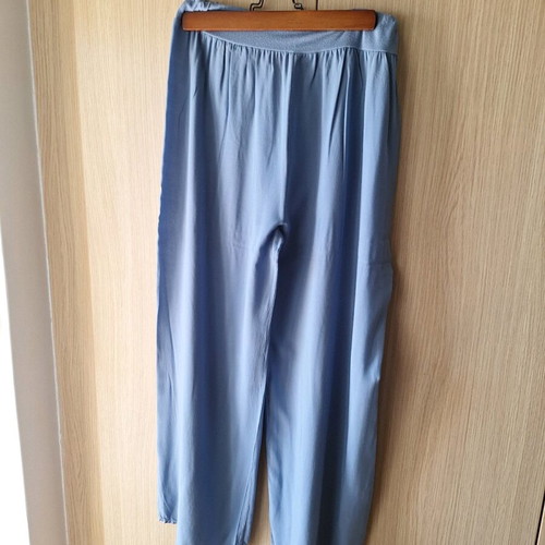 Women's pants sky blue one size like new with elastic waist