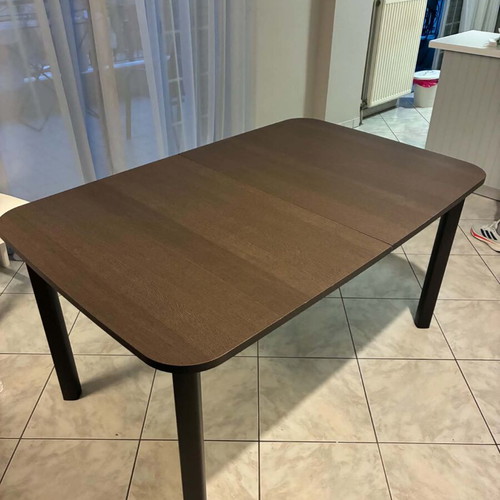 Extendable dining table up to 260cm like new