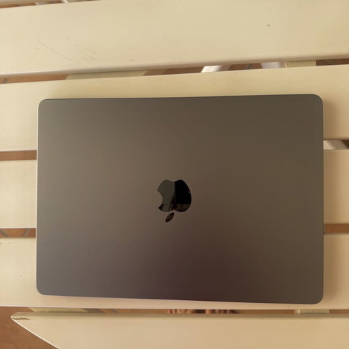 MacBook Air 13.6 M2 8C GPU 8GB 256GB like new