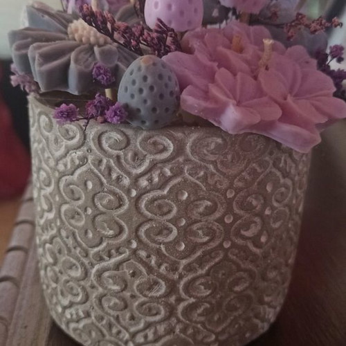 Pot with aromatic candle composition