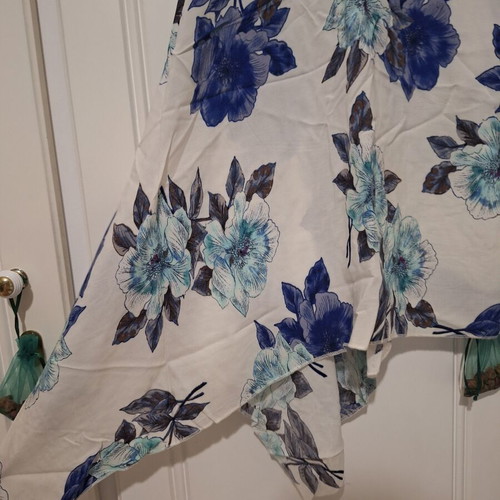Asymmetric dress with floral pattern, cold shoulder, size L-XL, like new
