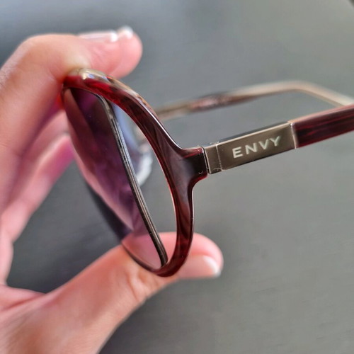 Envy sunglasses like new, burgundy and white