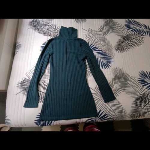Women’s knitted long turtleneck sweater green like new Shein