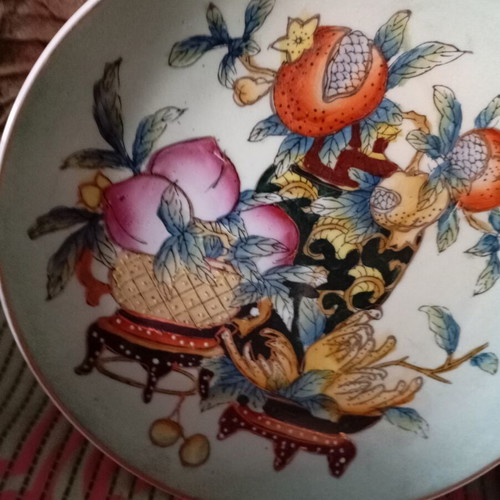 Decorative plate hand-painted, like new, 22 cm diameter