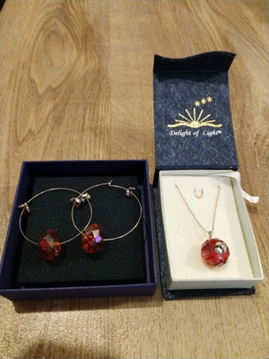 Delight of Light 925 silver earrings and necklace set like new, red