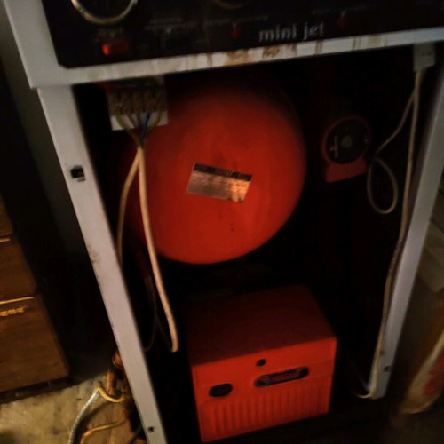 Oil boiler used with burner and integrated circulator