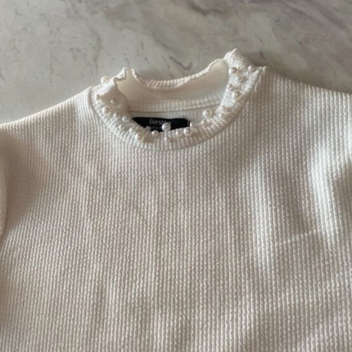 Bershka white t-shirt with pearls on collar, size S