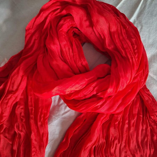 Women's scarves, red