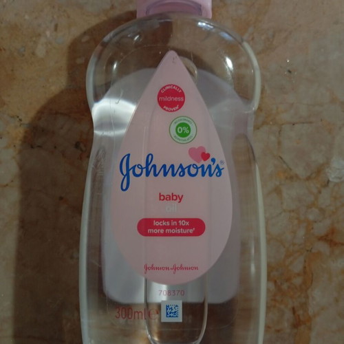 Johnson's Baby Oil 300ml new moisturizing