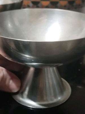 Set of 5 vintage stainless steel ice cream bowls used