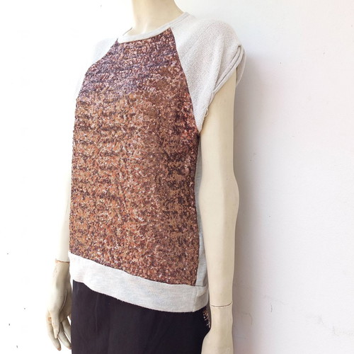 Short-sleeve sweatshirt with copper-colored sequins