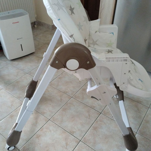 Moni high chair used with adjustable seat