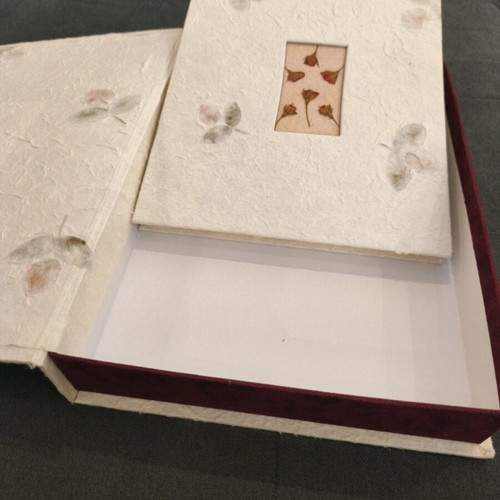Photo album with rice paper new, 30 pages with box and vinyl photo corners