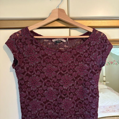 Attrattivo top burgundy like new with back transparency