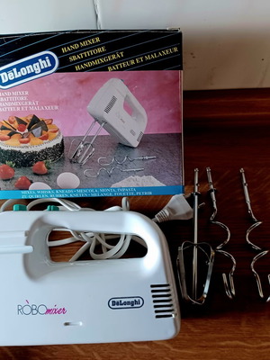 De'Longhi Robo mixer used with stainless steel whisks and dough hooks