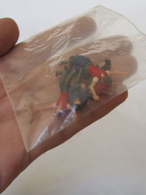 Subbuteo 5 painted spectators used