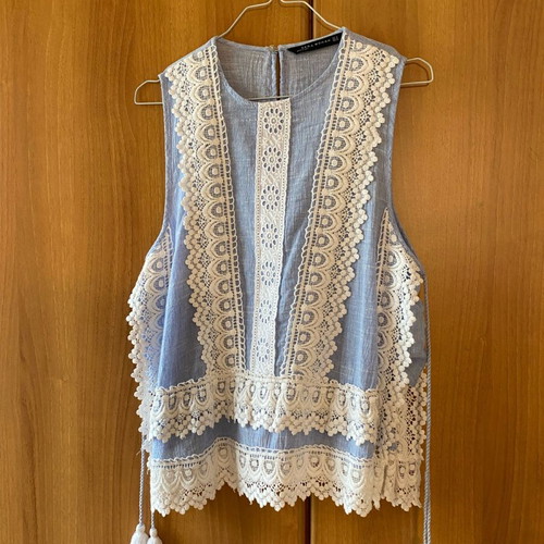 Zara sleeveless blouse new with lace, size M, blue and white