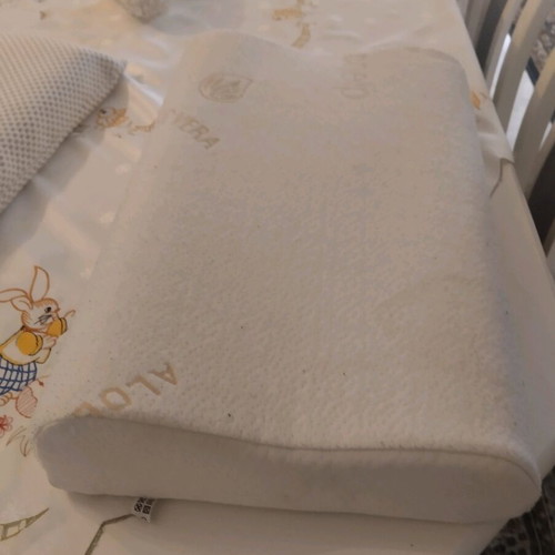 Onar anatomical sleep pillows like new with silicone